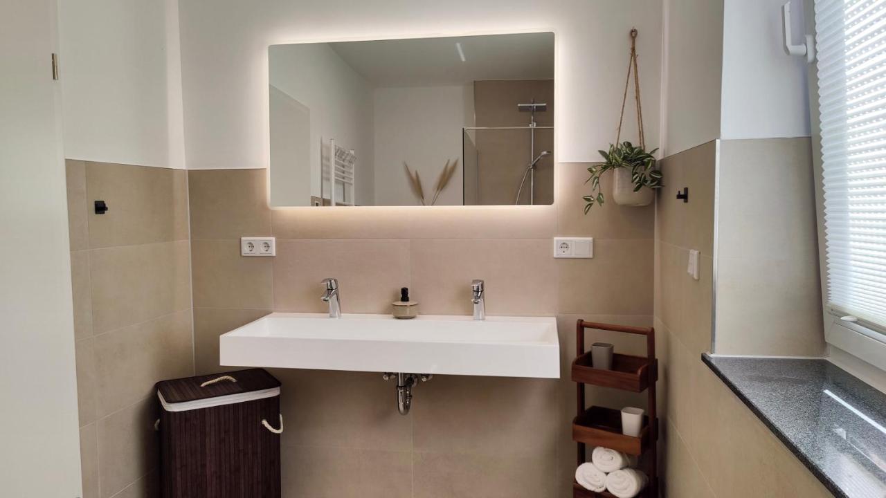 Hygge Home - Mit Garten Und Stellplatz Fuer Feriengaeste-, Monteure / Netflix / 10 Min. Zur Sinsheim Therme Und Zur Autobahn Esterno foto